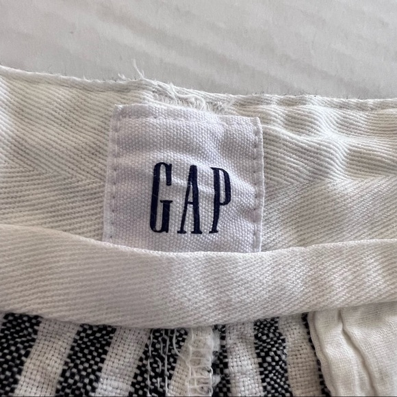 Gap Girlfriend Chino High Waist Blue and White Stripes Shorts. Size 8 - Picture 5 of 14